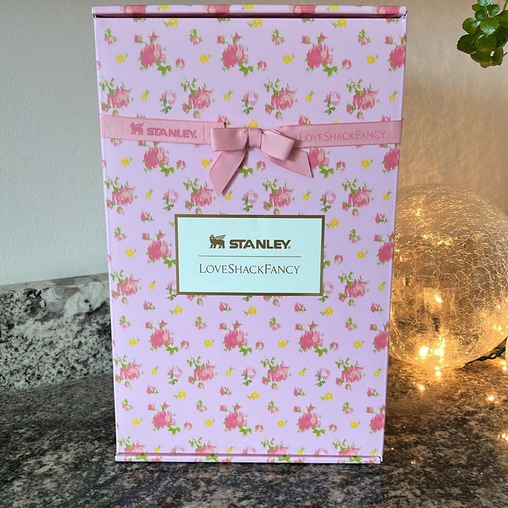 LoveShackFancy x Stanley 1913 Quencher Tumbler - Picture 10 of 13